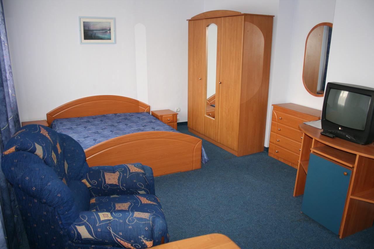 Zhovtnevyi Hotel Vinnytsia Ngoại thất bức ảnh